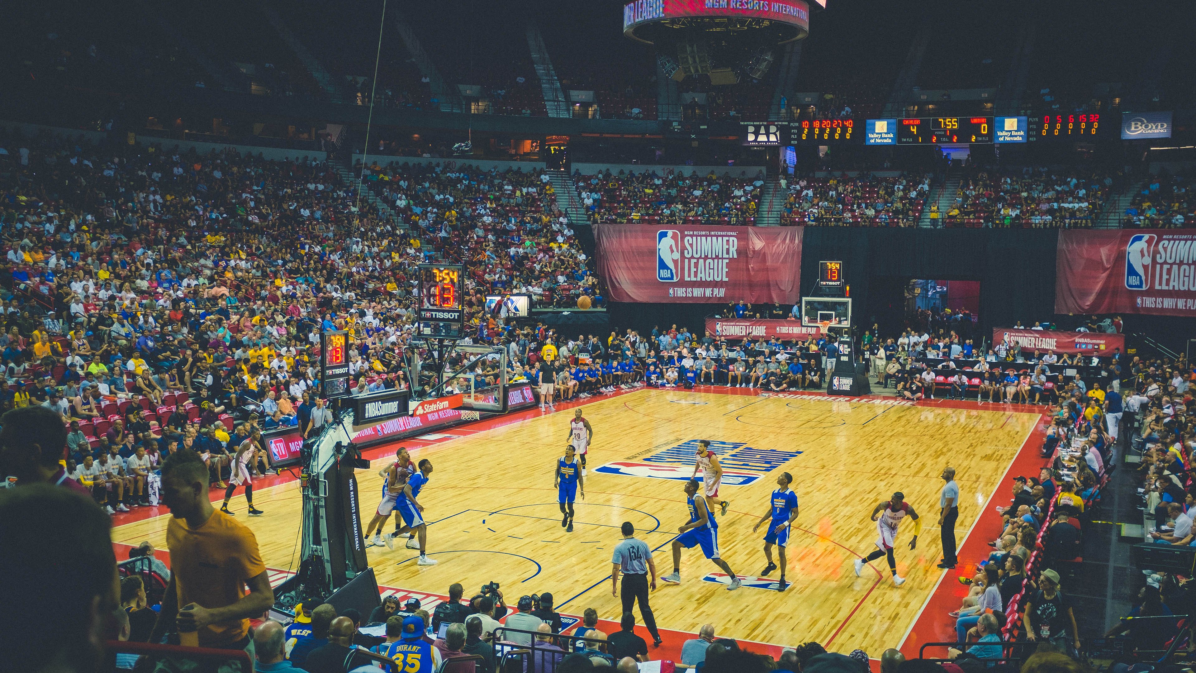 上海队精神闪耀NBA?乔治末节接管比赛,诠释最后时刻的篮球哲学